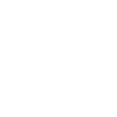 Techniker installiert Tomedo.air auf Praxis-Servern für stabile IT-Systeme