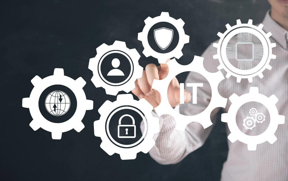 Geschäftsführer überwacht Integration und Security von Private Cloud Lösungen für Unternehmen im Großraum München, Holzkirchen, Tegernsee und Bad Tölz