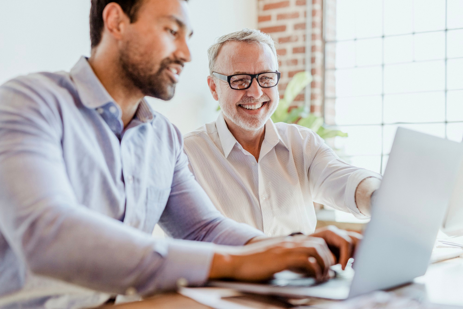 IT-Techniker berät Unternehmen im Landkreis Miesbach vor Ort – persönlicher IT-Support für Handwerk, Mittelstand und Arztpraxen