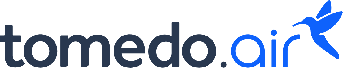 Ärztin arbeitet entspannt am Computer mit frisch installierter Tomedo.air Praxissoftware. Professionelle Tomedo.air Installation, Einführung und Beratung für reibungslosen Praxisbetrieb.